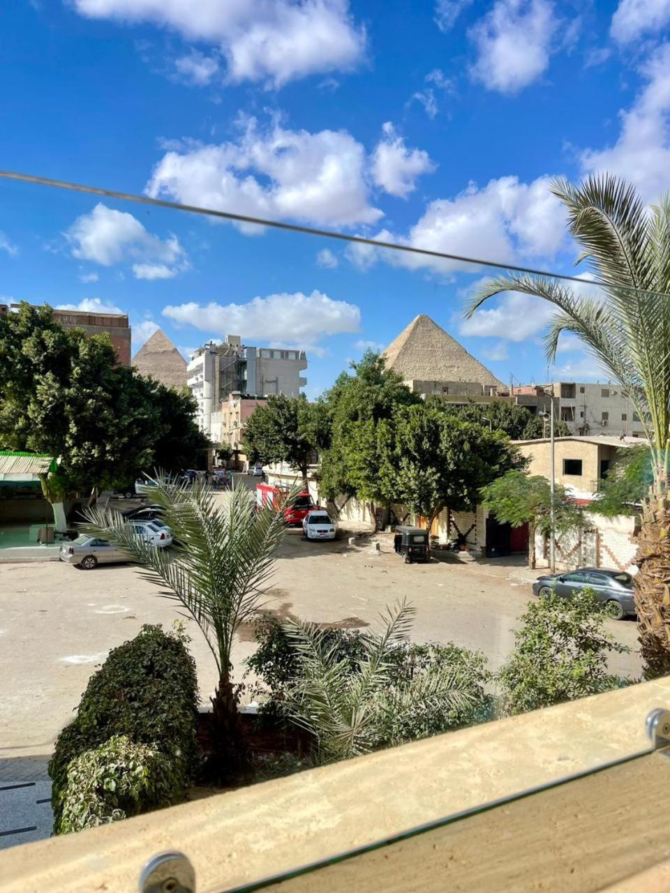 Cleopatra Tower Pyramid View Hotel Kafrat al Jabal Exterior photo