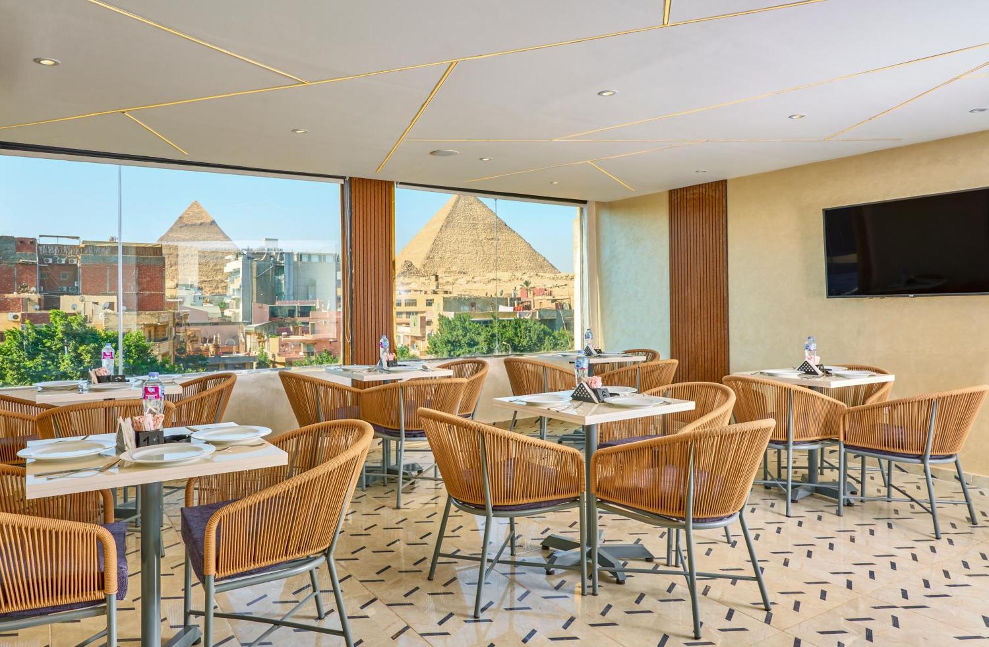 Cleopatra Tower Pyramid View Hotel Kafrat al Jabal Exterior photo