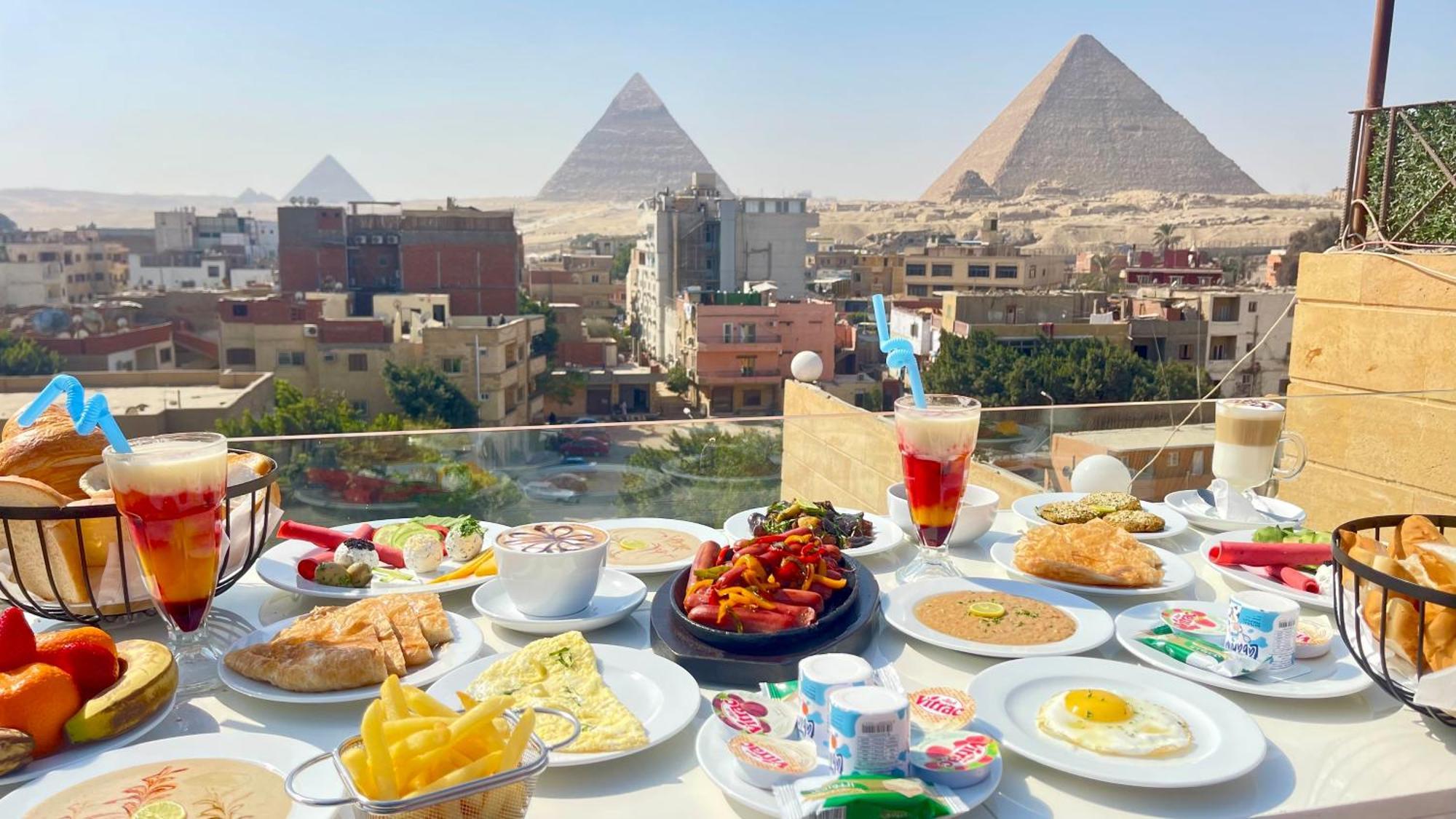 Cleopatra Tower Pyramid View Hotel Kafrat al Jabal Exterior photo